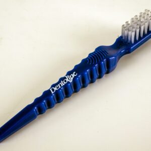 Cepillo para prótesis dental – mango ergonómico